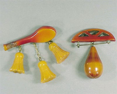Lot 290 - Bakelite Brooch Depicting a badminton racket...
