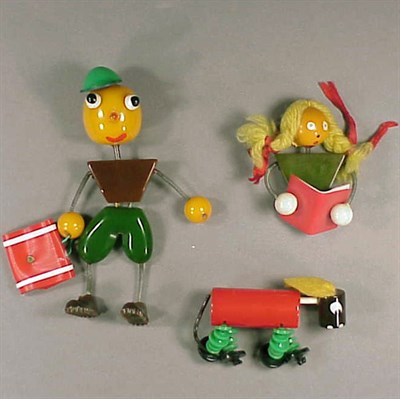 Lot 386 - Group of Three Bakelite Brooches Two spring...
