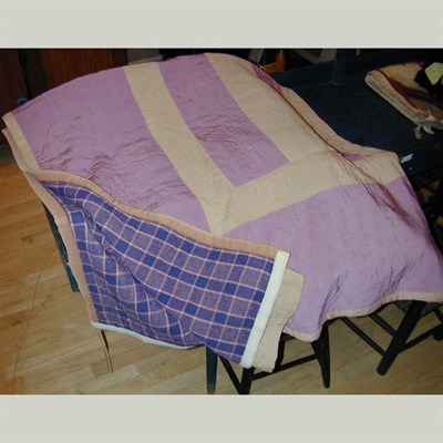 Lot 373 - Amish Pieced Rayon and Cotton Bar Quilt Second...