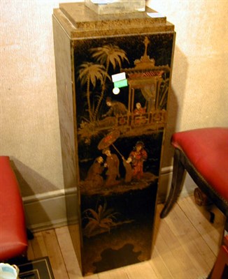 Lot 133 - Chinoiserie-Decorated Pedestal