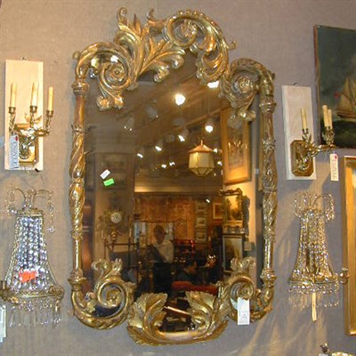 Lot 530 - Italian Rococo Style Gilt-Wood Mirror