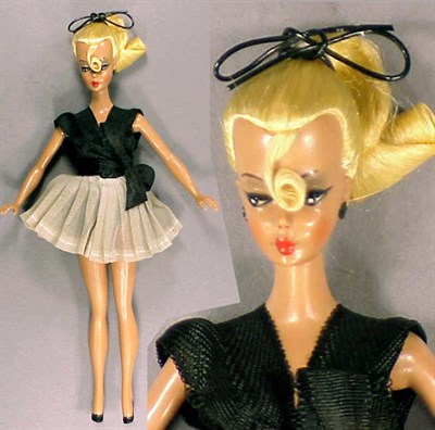 Lot 101 - Blonde 7 1/2 Inch Bild-Lilli Hair in original...