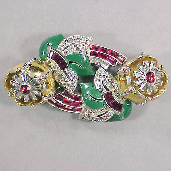 Lot 149 - Coro Duette Quivering Camillias Pin 1940s Gilt-...