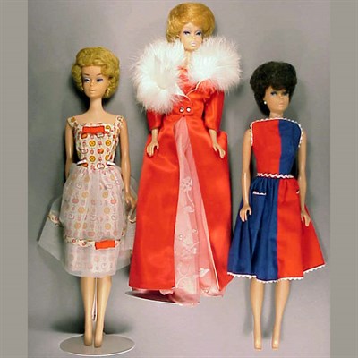 Lot 260 - Blonde Bubble Cut Barbie With bubble gum lips,...