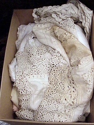 Lot 656A - Miscellaneous Box of Linens