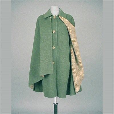 Lot 658 - Hermes Wool Cape 1970s Double cloth, forest...