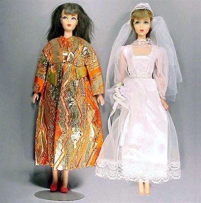 Lot 173 - Brunette Twist 'n' Turn Barbie Original hair...