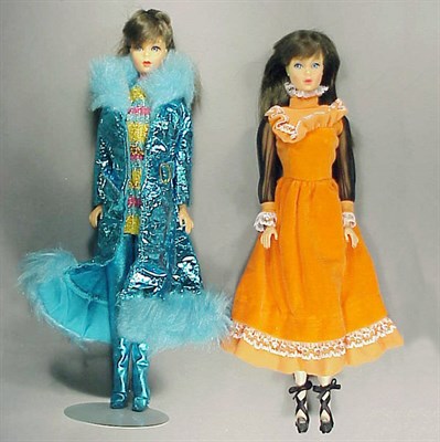 Lot 183 - Brunette Twist 'n' Turn Barbie In #1799 Maxi &...