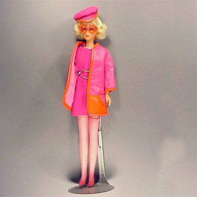 Lot 32 - Platinum Blonde Twist 'n' Turn Francie...