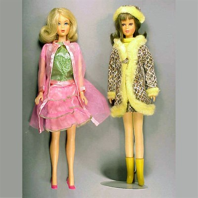 Lot 236 - Blonde Flip Twist 'n' Turn Barbie Blushed...