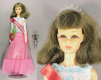 Lot 174 - Brunette Bendable Leg Francie In rare #1289...