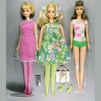 Lot 5 - Blonde Dramatic Living Barbie In #1211...