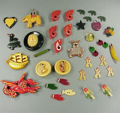 Lot 629 - Miscellaneous Group of Bakelite Buttons and...