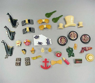 Lot 524 - Miscellaneous Group of Bakelite Buttons and...