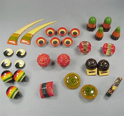 Lot 546 - Miscellaneous Group of Bakelite Buttons and...