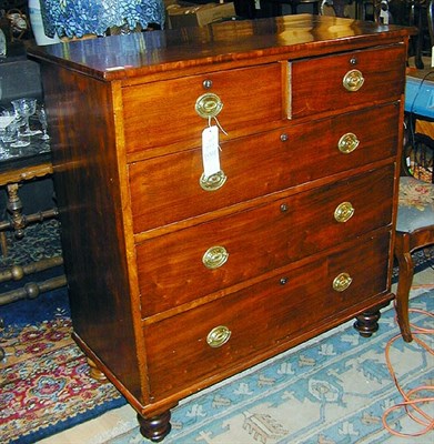 Lot 437 - George III Mahogany Chest of Drawers