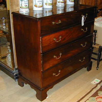 Lot 332 - George III Mahogany Chest of Drawers