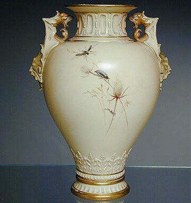 Lot 679 - Royal Worcester Gilt-Decorated Covered Vase Of...