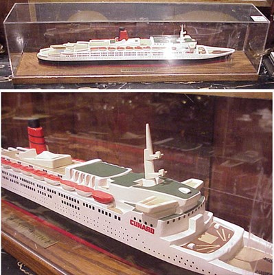 Lot 261 - Model Ship