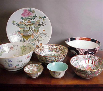 Lot 333 - Group of Seven Chinese Export Porcelain Articles