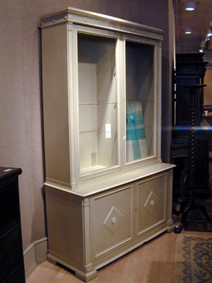 Lot 530 - Georgian Style Painted Bookcase