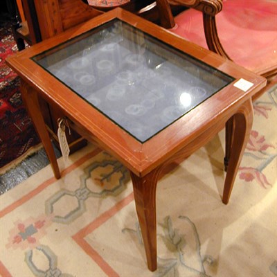 Lot 713 - Louis XV Style Mahogany Vitrine Table
