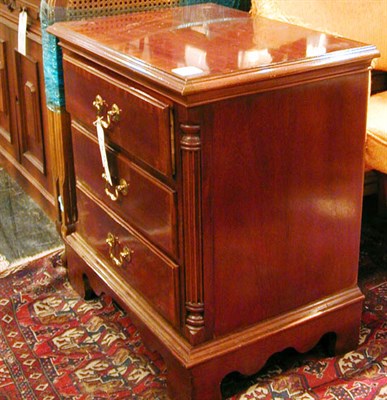 Lot 724 - Pair of Georgian Style Mahogany Chests of Drawers