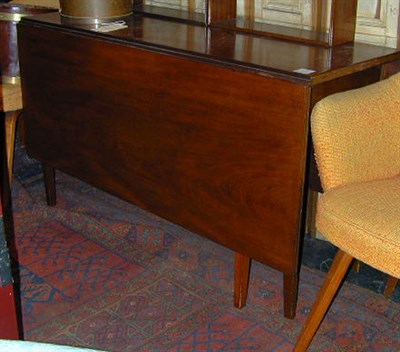Lot 390 - Federal Style Inlaid Mahogany Drop-Leaf Table
