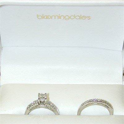 Lot 311 - Diamond Engagement Ring 14 kt. white gold, set...