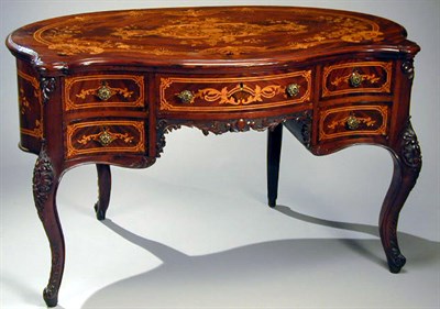 Lot 569 - Victorian Mahogany Desk The reniform writing...
