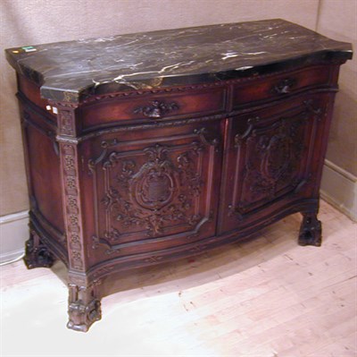 Lot 529 - Georgian Style Mahogany Sideboard The shaped...