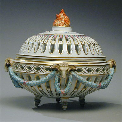 Lot 432 - Meissen Porcelain Covered Bowl Of circular...