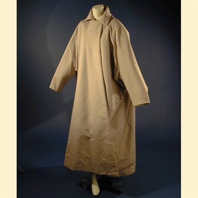 Lot 586 - Sculptural Silk Evening Coat Attributed to...