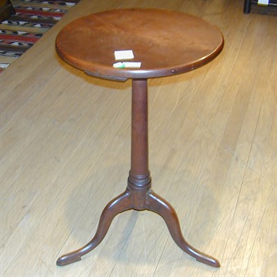 Lot 379 - Federal Mahogany Candlestand The circular top...