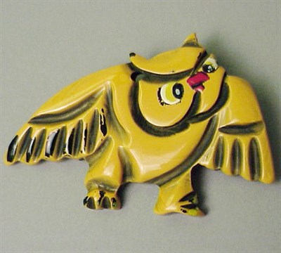 Lot 462 - Bakelite Brooch Depicting a Owl. Width 2 7/8...