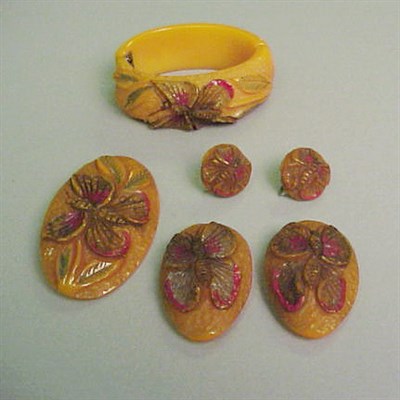 Lot 370 - Bakelite Dress Set Comprising a pair of...