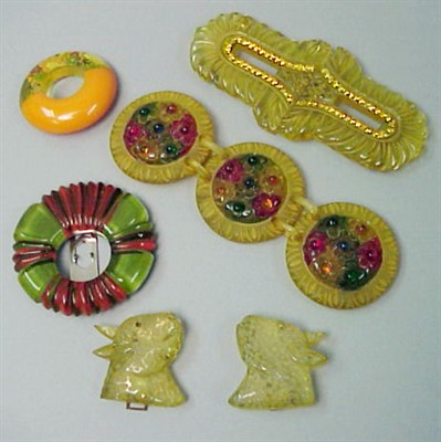 Lot 666 - Miscellaneous Group of Five Bakelite Articles...