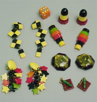 Lot 578 - Miscellaneous Group of Bakelite Articles Each...