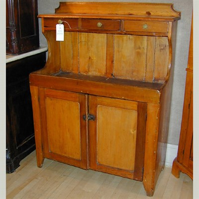 Lot 298 - American Pine Dry Sink The upper section with...