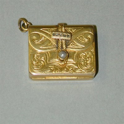 Lot 97 - Gold Photo Locket 14 kt. yellow gold, designed...