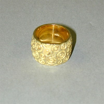 Lot 129 - Gold Wedding Band 18 kt. yellow gold, the wide...