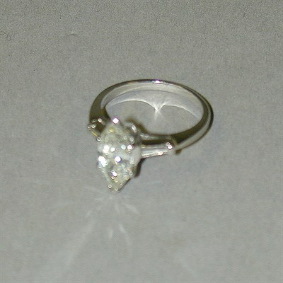 Lot 389 - Diamond Engagement Ring Platinum, set to the...