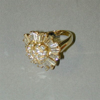 Lot 358 - Diamond Heart Ring 14 kt. yellow gold, the...