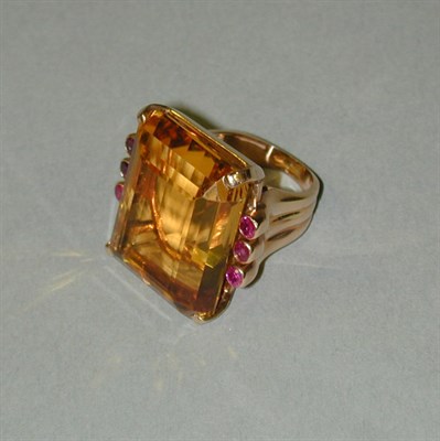 Lot 261 - Retro Citrine and Ruby Ring 14 kt. yellow gold,...
