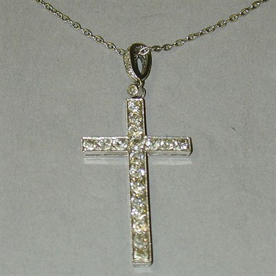 Lot 322 - Diamond Cross and Chain Platinum, the 1 1/2...