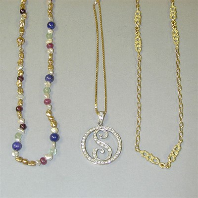 Lot 313 - Three Assorted Necklaces The first an 18 kt....