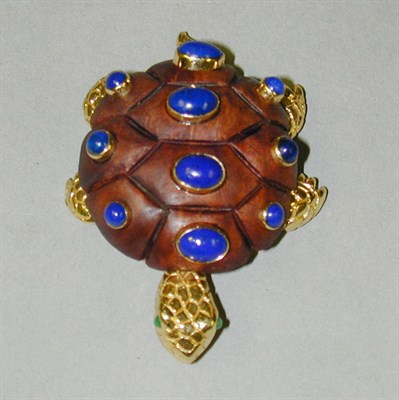Lot 251 - Lapis and Wood Turtle Pin The 18 kt. yellow...