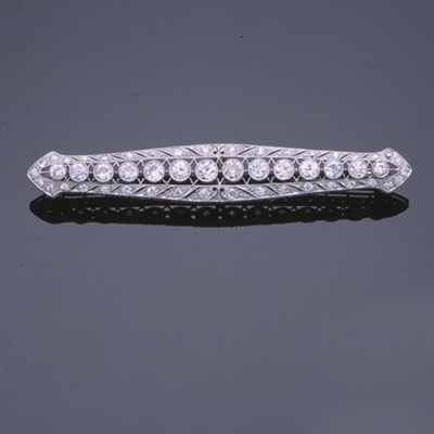 Lot 430 - Edwardian Diamond Pin Platinum, set with...