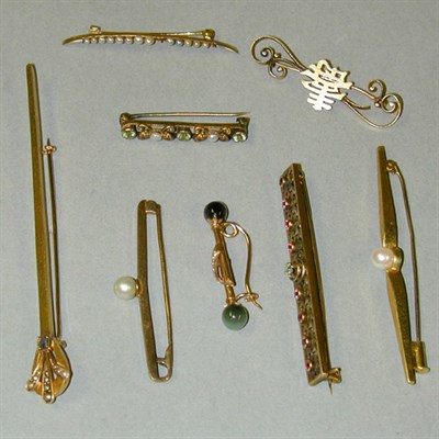 Lot 86 - Eight Assorted Bar Pins 14 kt. yellow gold,...