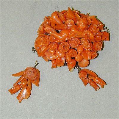 Lot 302 - Victorian Coral Flower Brooch The yellow gold...